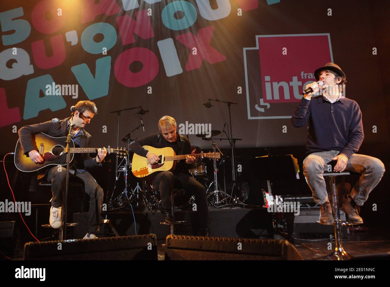 Renan Luce et Thomas Fersen se sont produit en direct lors du 50ème anniversaire de l'Inter-France à la Gaite lyrique à Paris, en France, le 8 décembre 2013. Photo de Audrey Poree/ABACAPRESS.COM Banque D'Images