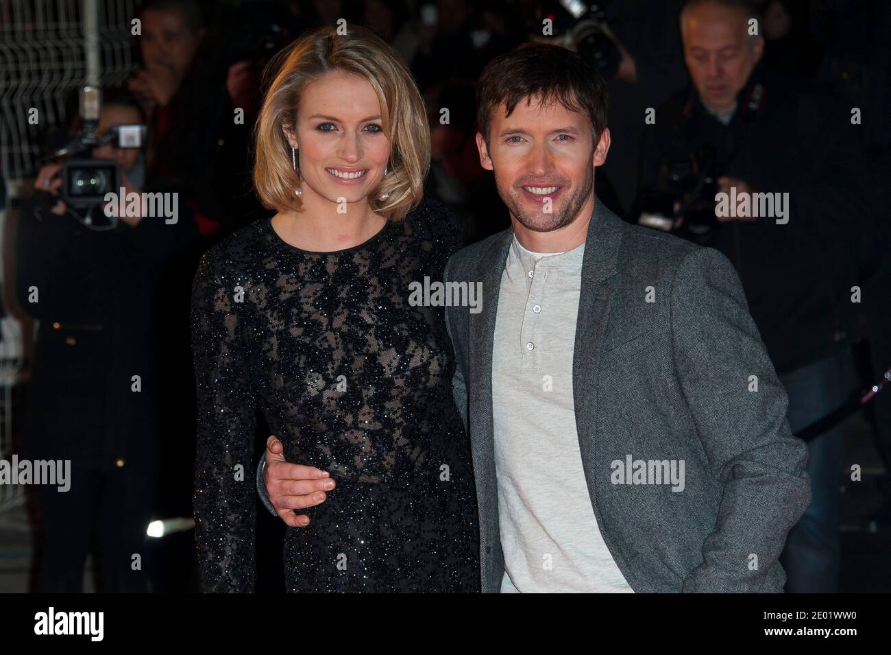 Sofia Wellesley et James Blunt arrivent à la cérémonie des NRJ Music Awards 2014 qui s'est tenue au Palais des Festivals de Cannes, France, le 14 décembre 2013. Photo de Nicolas Genin/ABACAPRESS.COM Banque D'Images