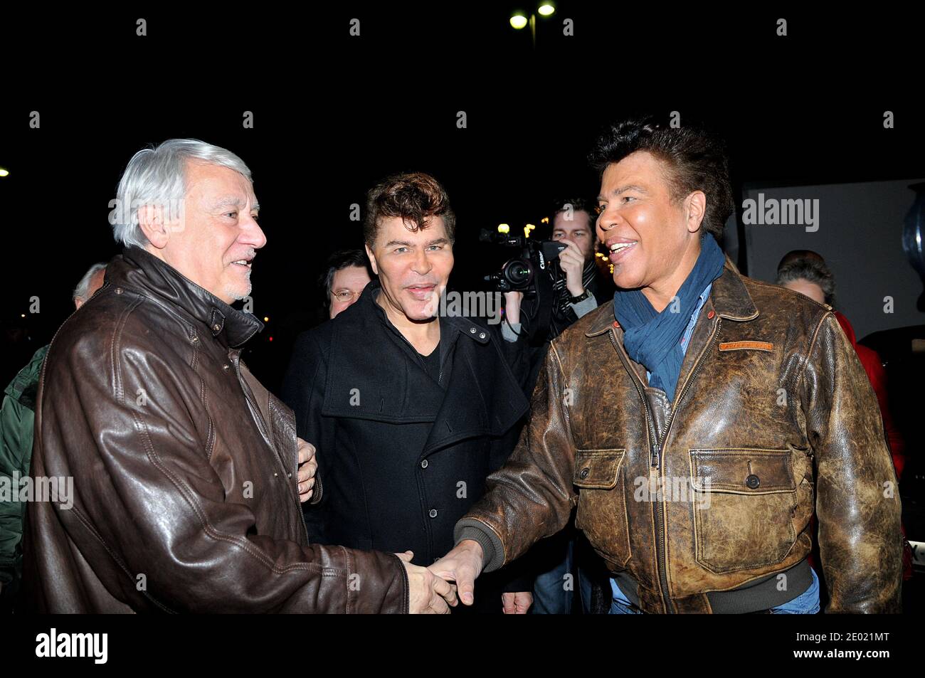 Igor et Grichka Bogdanoff et Claude Goasguen lors de l'inauguration de la patinoire temporaire à Trocadéro, France, le 19 décembre 2013. Photo de Thierry Plessis/ABACAPRESS.COM Banque D'Images