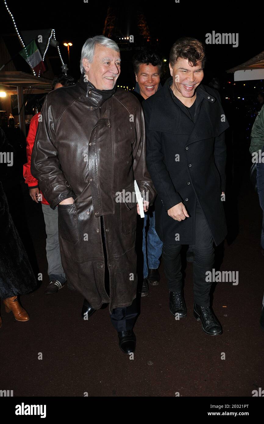 Igor et Grichka Bogdanoff et Claude Goasguen lors de l'inauguration de la patinoire temporaire à Trocadéro, France, le 19 décembre 2013. Photo de Thierry Plessis/ABACAPRESS.COM Banque D'Images