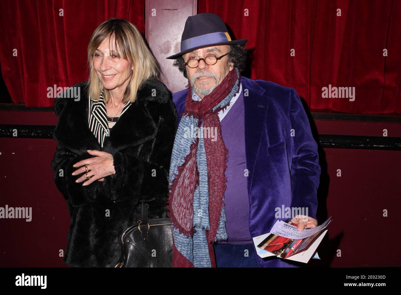 Jean-Michel Ribes et sa femme Sydney assistent au spectacle de l'Homme de  la dernière main de Guy Bedos, la der des der, qui s'est tenu à la salle de  concert Olympia à