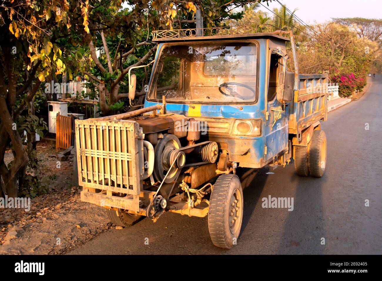 Vieux camion chinois, état de Mrauk U. Rakhine, Myanmar. Banque D'Images