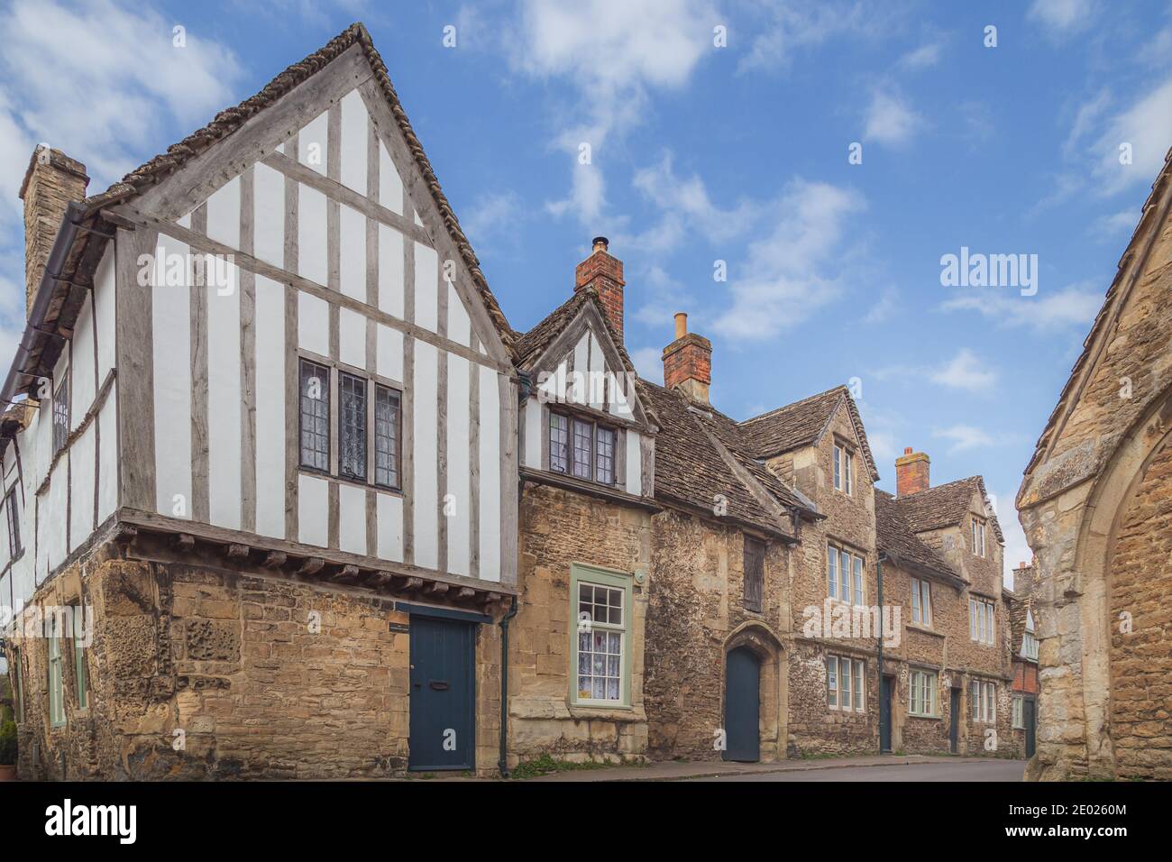 Le village historique et bien conservé de Lacock, dans le comté de Wiltshire, est un arrêt touristique populaire. Banque D'Images
