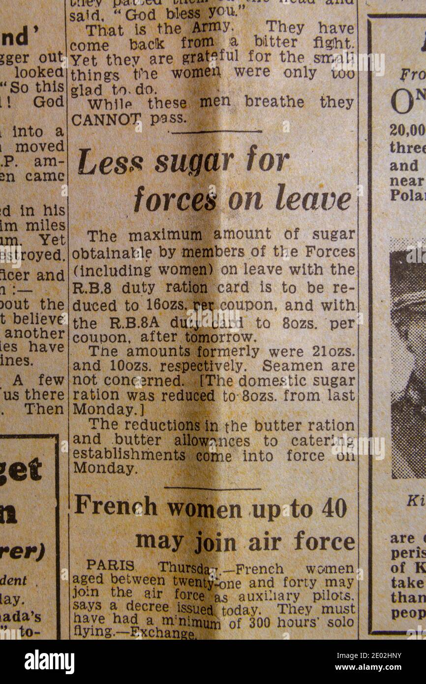 Article déclarant « moins de sucre pour les forces en congé » comme le rationnement augmente, Daily Express Journal (réplique) le 31 mai 1940. Banque D'Images