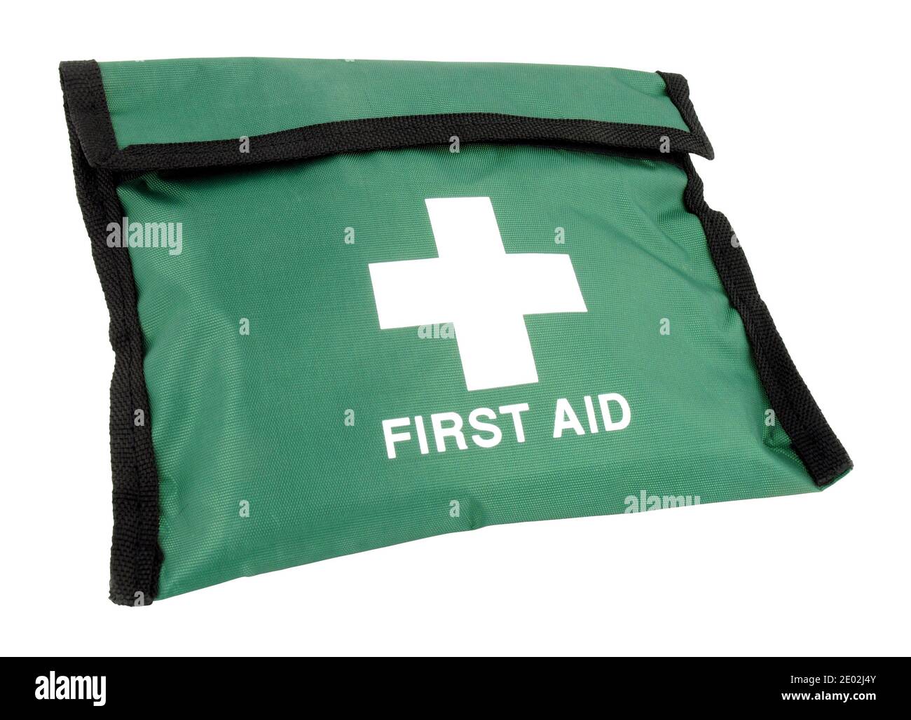 Trousse de premiers soins de base avec une croix blanche isolée sur fond blanc Banque D'Images