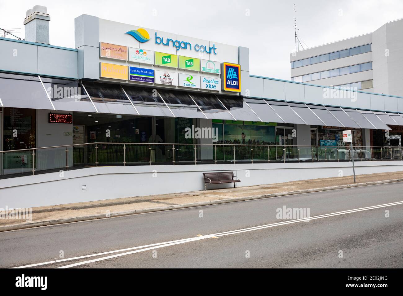 Mona Vale à Sydney le mardi 29 décembre 2020. Le gouvernement de Nouvelle-Galles du Sud a placé la partie nord des plages du nord en quarantaine en raison d'une épidémie de COVID 19 à Avalon Beach, la banlieue de Mona Vale reste calme pendant les jours d'été généralement très occupés, avec des gens qui s'aventurer seulement pour faire du shopping et de l'exercice. Credit martin berry@alay nouvelles en direct. Banque D'Images