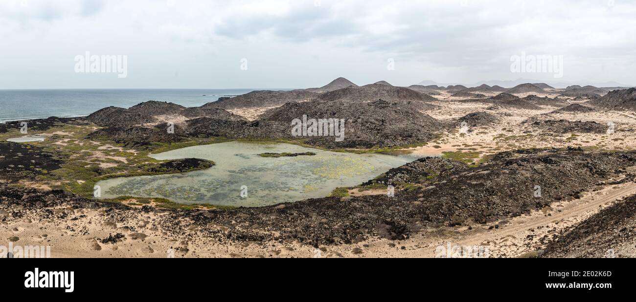 Vue panoramique sur le paysage volcanique de l'île de Lobos à Fuerteventura, îles Canaries, Espagne. Banque D'Images