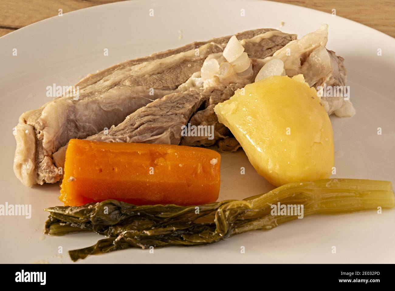 piatto con carne di manzo con verdure da sopra primo piano Banque D'Images