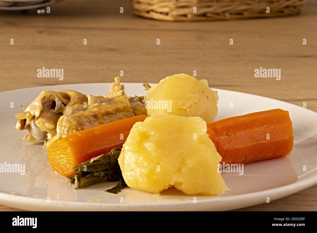piatto con verdure e carne di polo cotta Banque D'Images