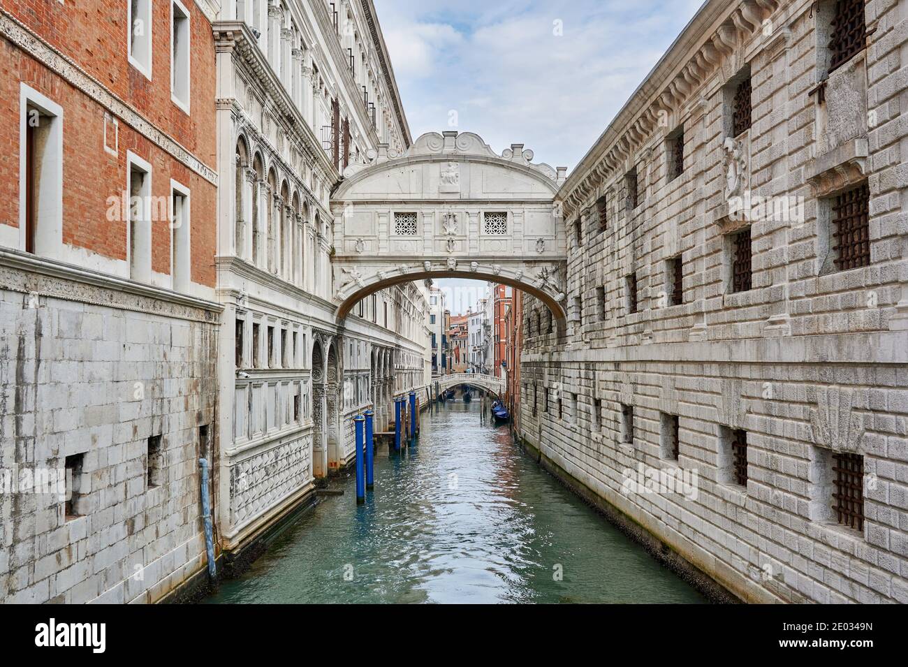 Pont des Soupirs, Ponte dei Sospiri relie la nouvelle prison (Prigioni Nuove) aux salles d'interrogatoire du palais ducal, Venise, Vénétie, Italie Banque D'Images