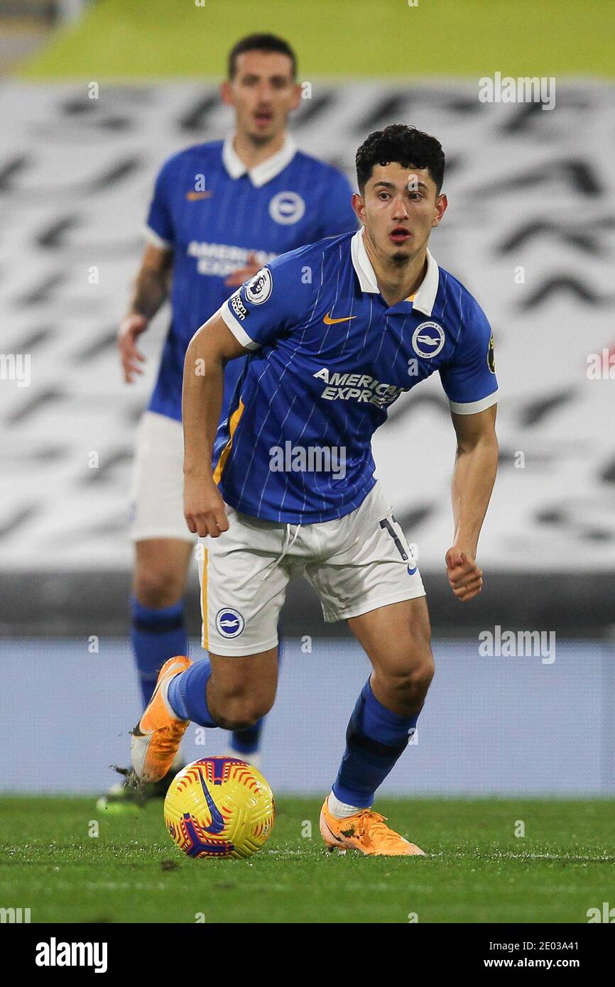 Londres, Royaume-Uni. 28 décembre 2020. Steven Alzate de Brighton & Hove Albion en action lors du match de la Premier League entre Fulham et Brighton et Hove Albion à Craven Cottage, Londres, Angleterre, le 16 décembre 2020. Photo de Ken Sparks. Utilisation éditoriale uniquement, licence requise pour une utilisation commerciale. Aucune utilisation dans les Paris, les jeux ou les publications d'un seul club/ligue/joueur. Crédit : UK Sports pics Ltd/Alay Live News Banque D'Images
