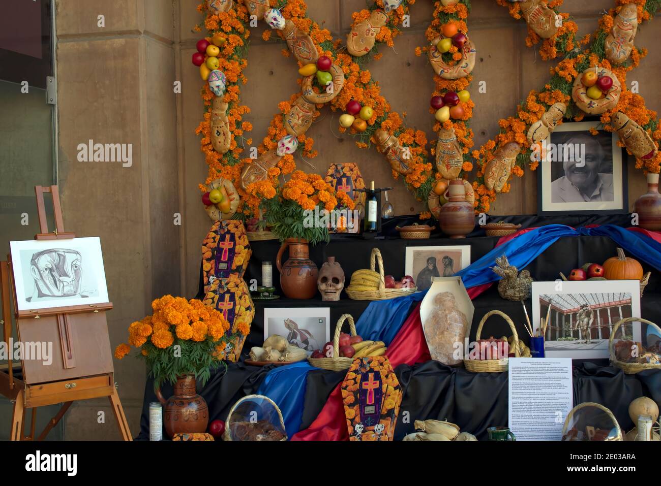 Tijuana, Mexique - 27 octobre 2017 : le jour de l'autel mort à l'extérieur du centre culturel de l'artiste José Luis Cuevas Banque D'Images