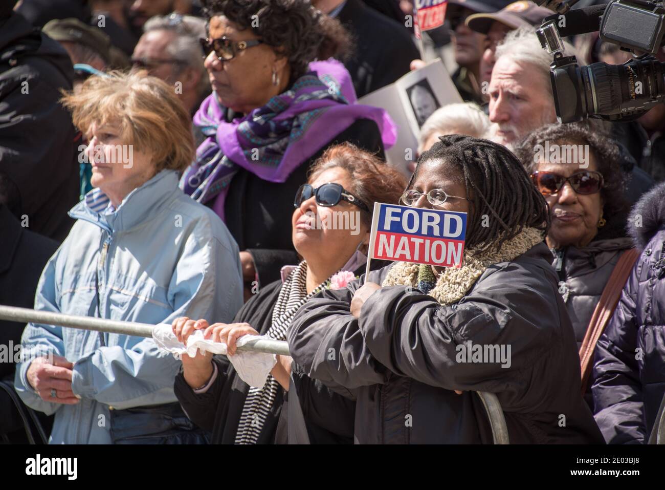 Grand public participant aux funérailles de Rob Ford, Toronto, Canada-mars 2016 Banque D'Images
