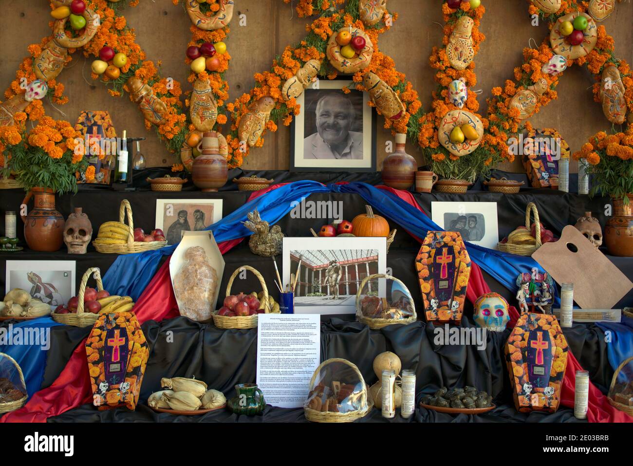 Tijuana, Mexique - 27 octobre 2017 : le jour de l'autel mort à l'extérieur du centre culturel de l'artiste José Luis Cuevas Banque D'Images