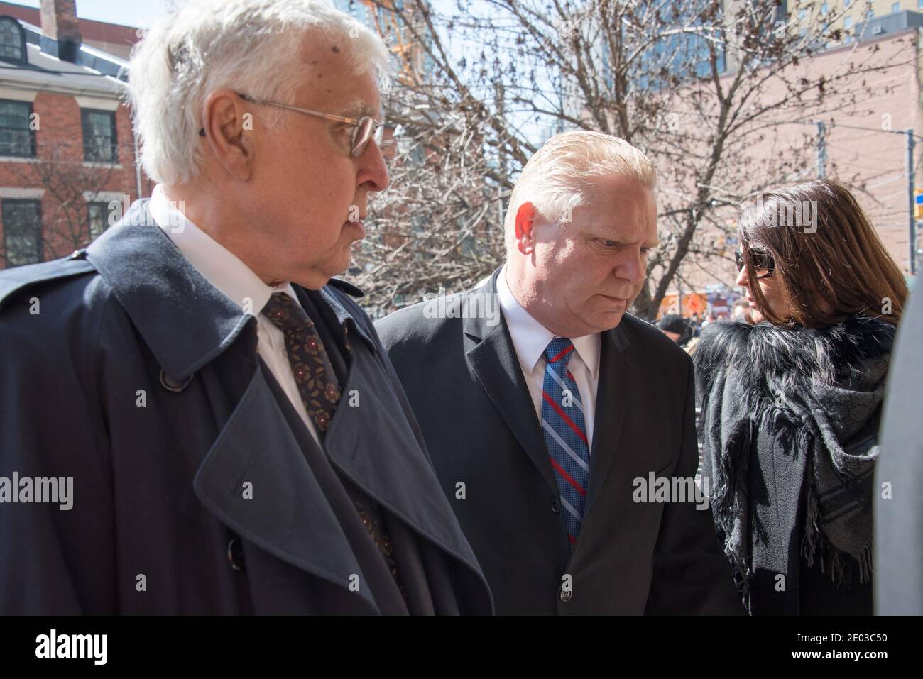 Doug Ford entre à la cathédrale Saint James pendant les funérailles de Rob Ford, Toronto, Canada-mars 2016 Banque D'Images