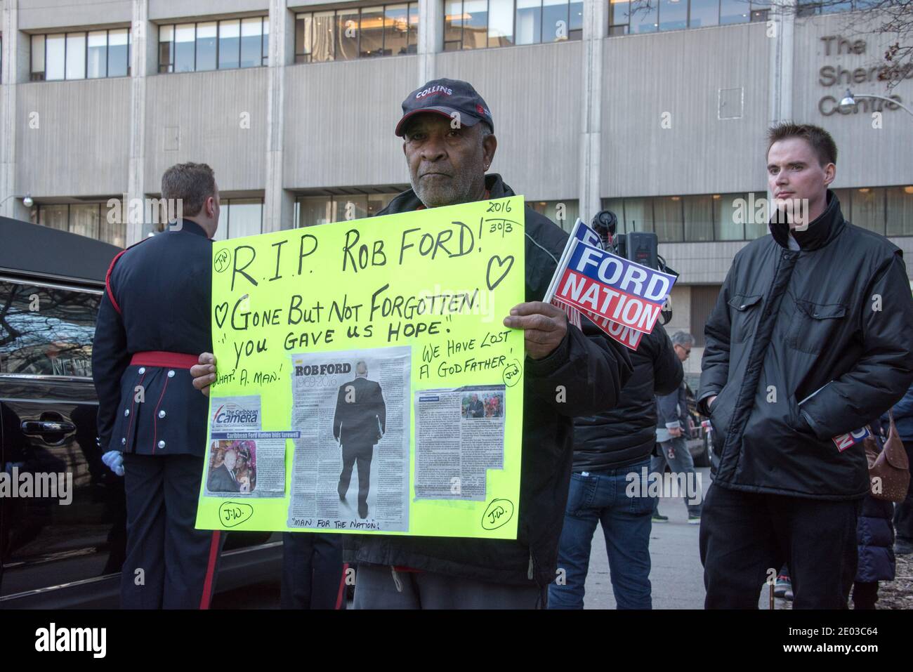 Grand public participant aux funérailles de Rob Ford, Toronto, Canada-mars 2016 Banque D'Images