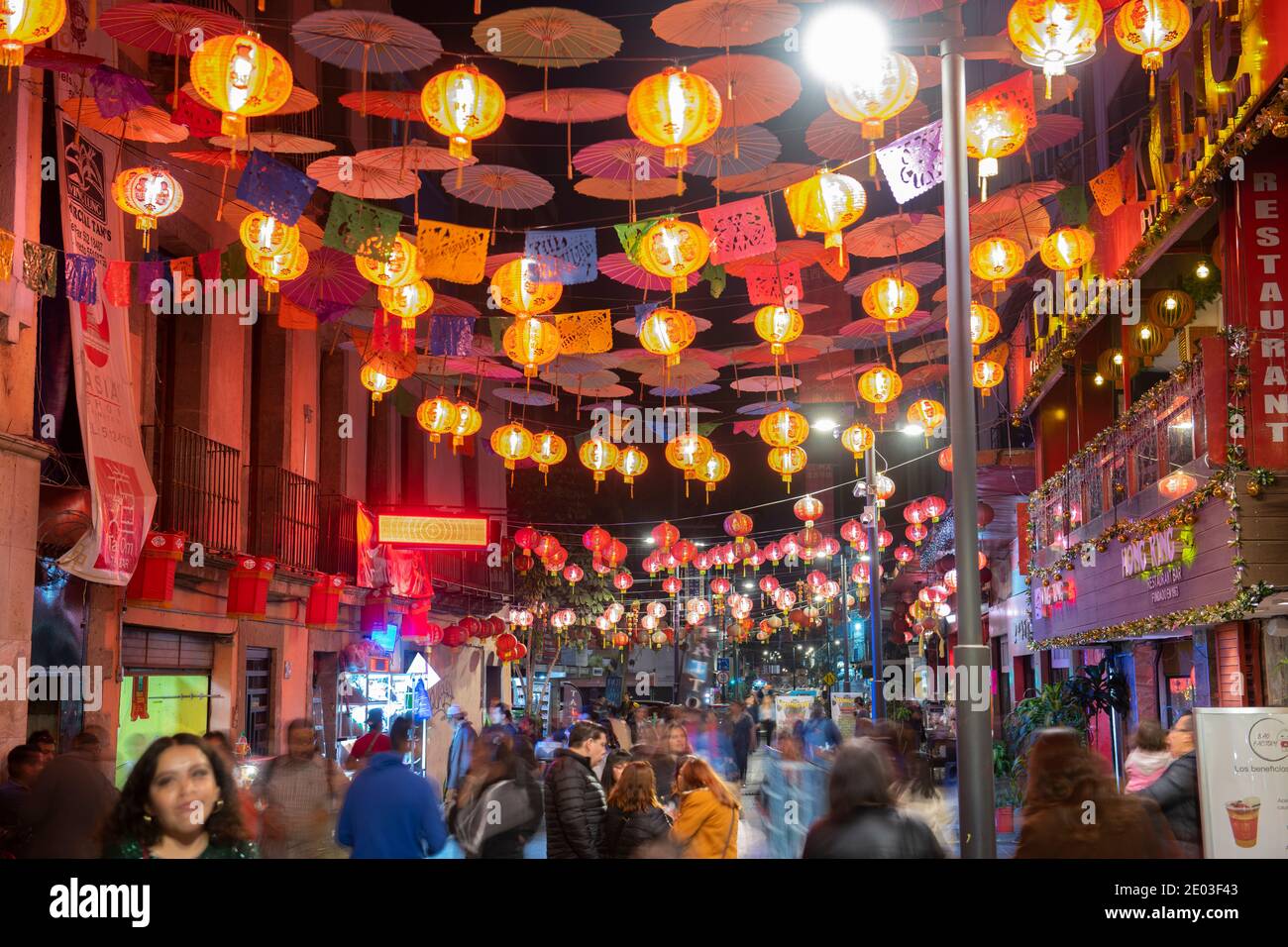 Chinatown Barrio Chino sur Dolores Street dans le centre historique de Mexico CDMX, Mexique. Le centre historique de Mexico est classé au patrimoine mondial de l'UNESCO Banque D'Images