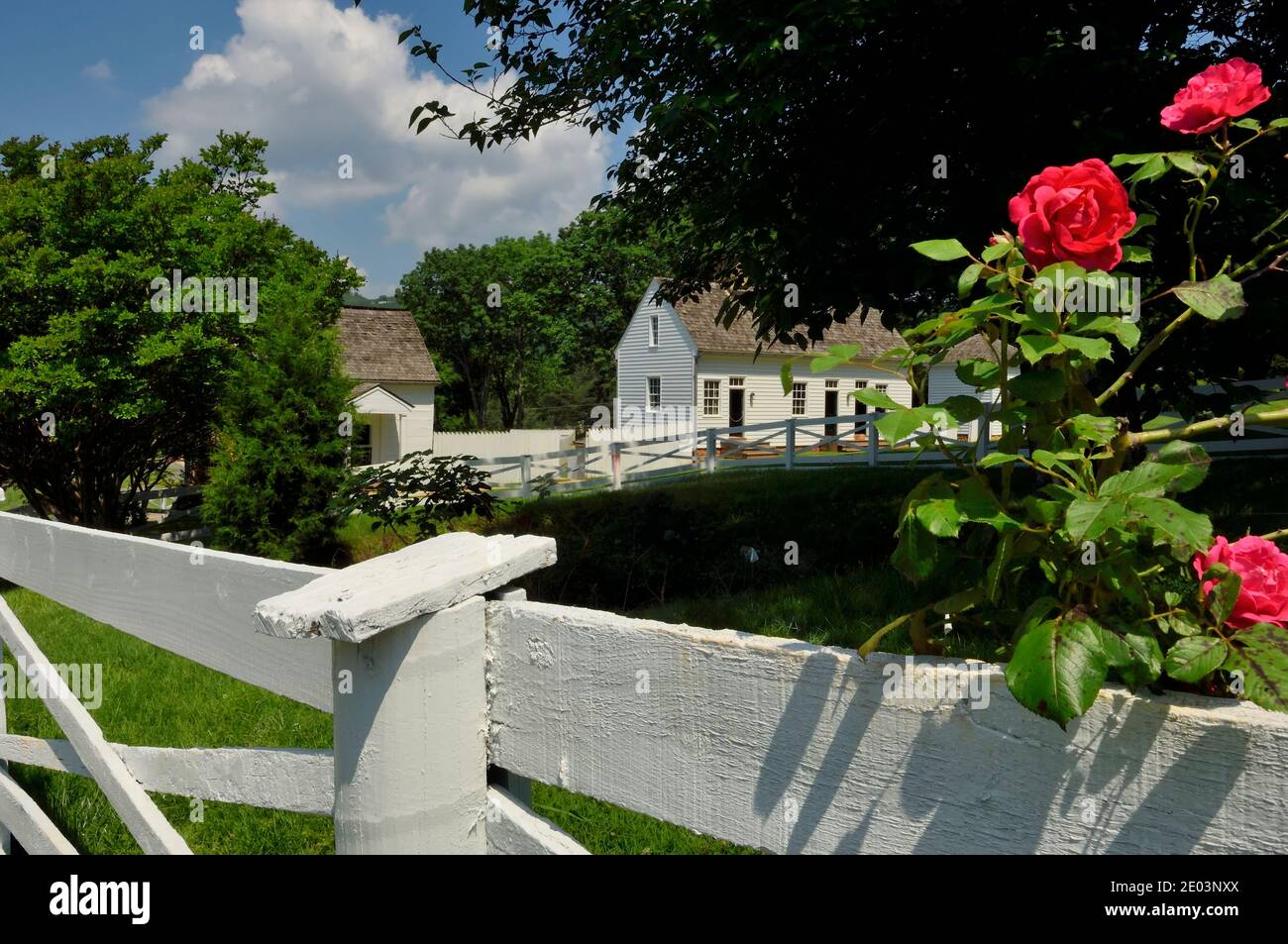 Reproduction de logements d'esclaves et de maisons de surseeurs, Ash Lawn-Highland Estate. Charlottesville, Virginie. VA, ÉTATS-UNIS Banque D'Images