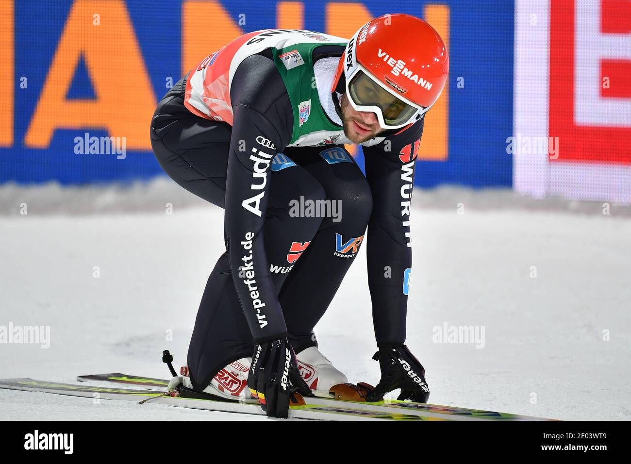 Markus EISENBICHLER (GER), après son premier saut dans la colline de saut à ski, Enttaeuschung, frustré, déçu, frustratedriert, abattu, action, action unique, image unique, coupé, plein corps, figure entière saut à ski, 69e Tournoi International de quatre collines 2020/21. Ouverture du concours à Oberstdorf, AUDI ARENA, le 29 décembre 2020. | utilisation dans le monde entier Banque D'Images