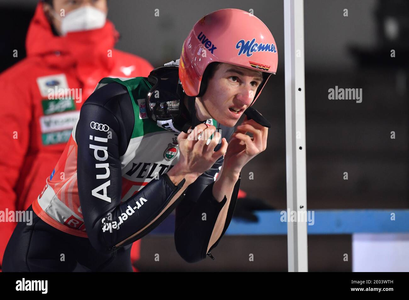 Oberstdorf, Allemagne. 29 décembre 2020. Karl GEIGER (GER) après son premier saut dans la colline de saut à ski, action, image simple, couper un motif, demi-figure, demi-figure. Saut à ski, 69e tournoi international de quatre collines 2020/21. Ouverture du concours à Oberstdorf, AUDI ARENA, le 29 décembre 2020. | utilisation dans le monde crédit: dpa/Alay Live News Banque D'Images