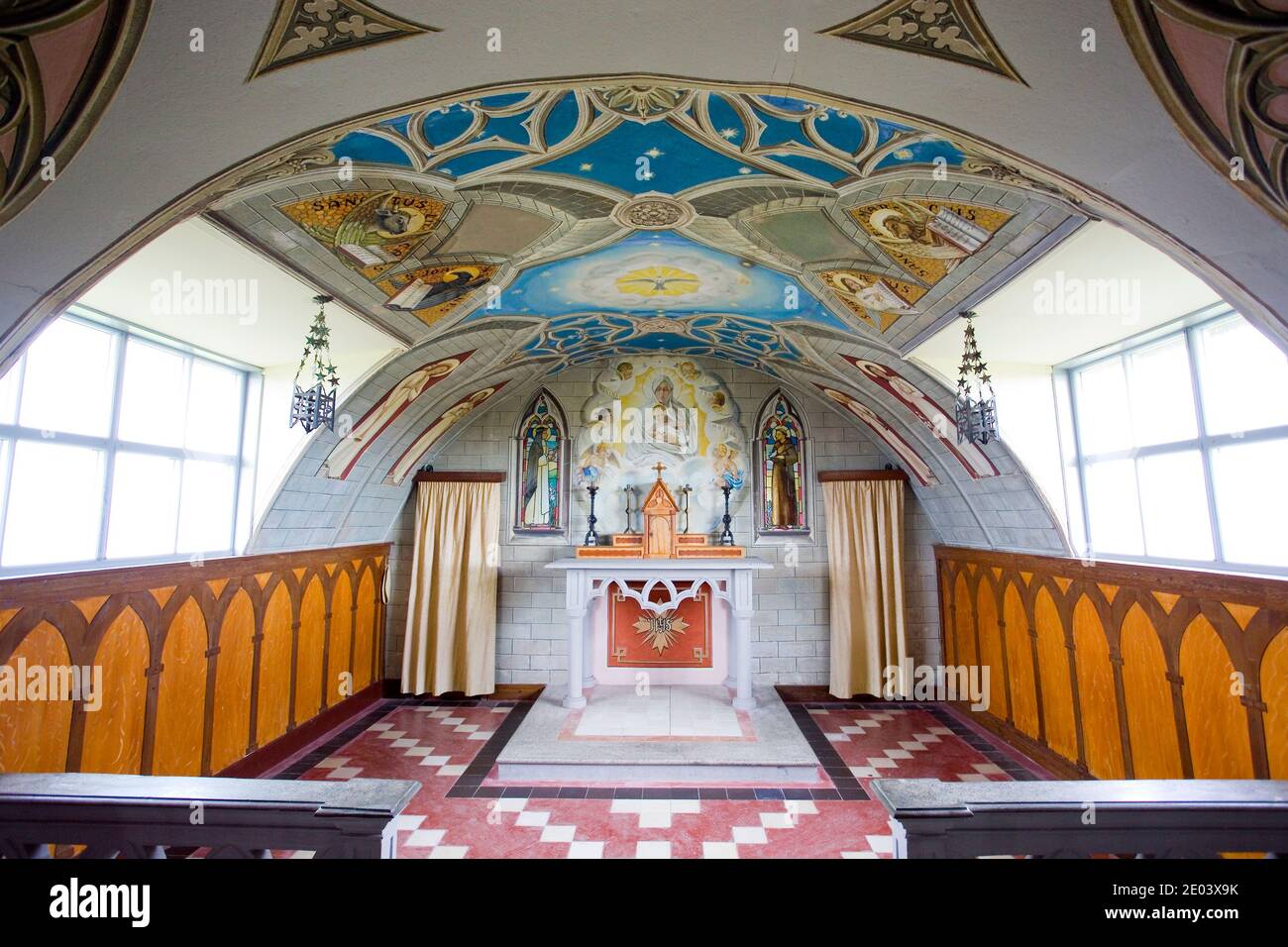 Chapelle italienne. Il a été construit pendant la Seconde Guerre mondiale par des prisonniers italiens, Orkney, Écosse. Banque D'Images