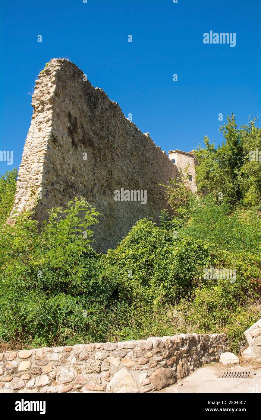 Les ruines du XVe siècle fortifièrent les murs qui une fois Entouré des thermes terme di Petriolo à proximité Monticiano dans le Provin de Sienne Banque D'Images