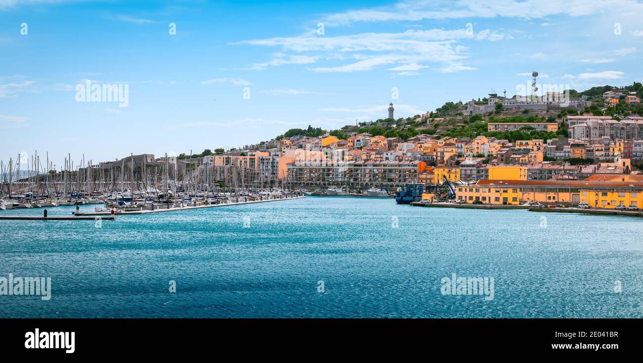 Vue sur le port de Sète, sud de la France. Banque D'Images