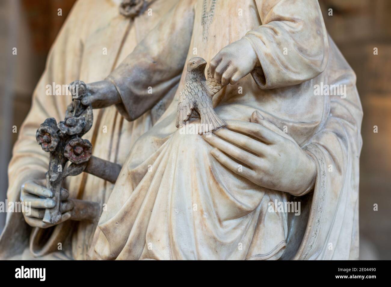 Détail de la statue de la Madonna de la Rose du XIVe siècle par Tedesco, tenue à l'Orsanmichele, Florence Banque D'Images