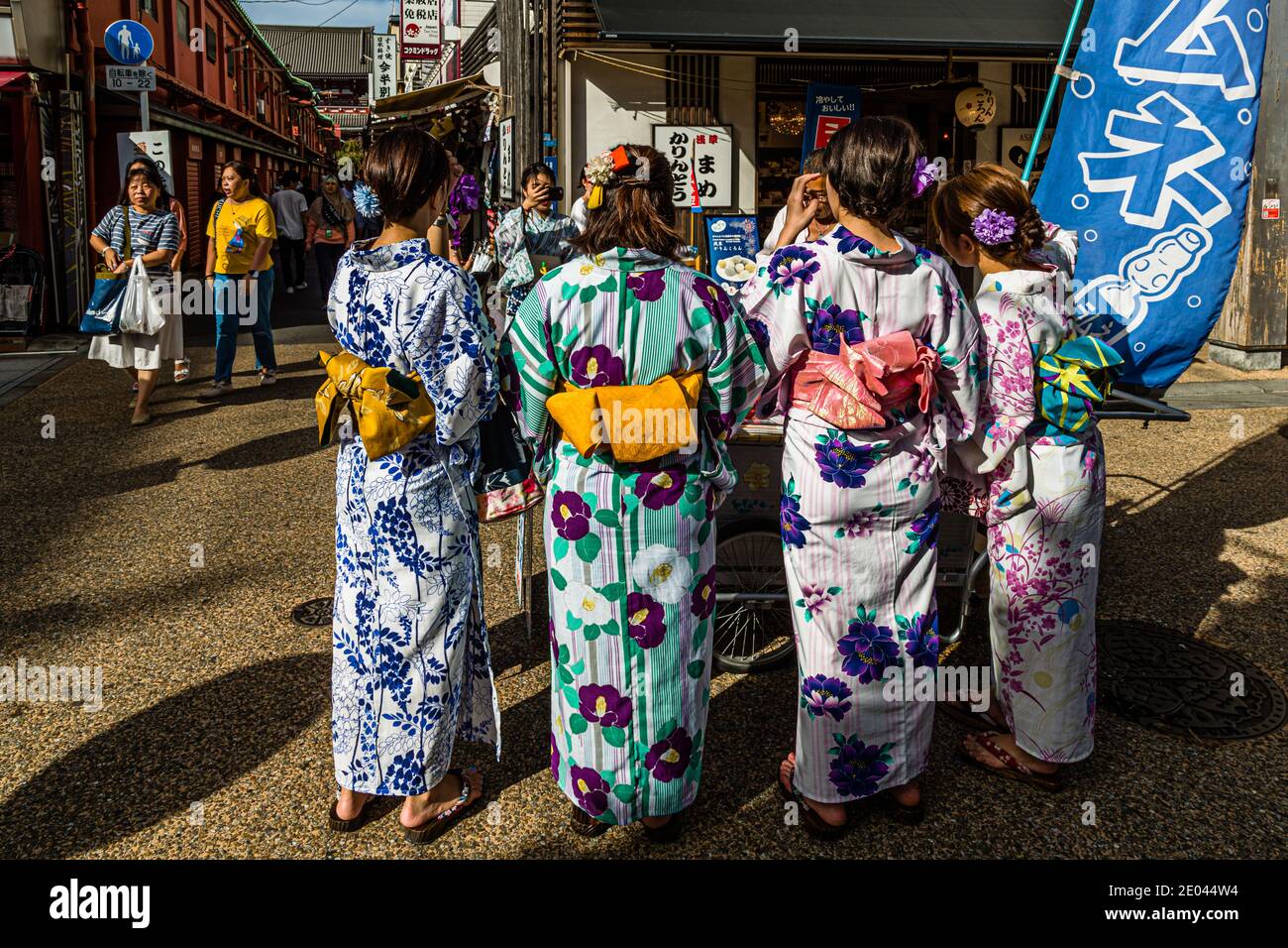 Les porteurs de kimono à Tokyo, Taito, Japon Banque D'Images