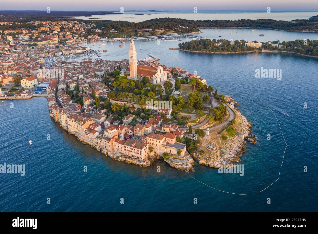 Vue aérienne de la vieille ville de Rovinj l'après-midi Banque D'Images