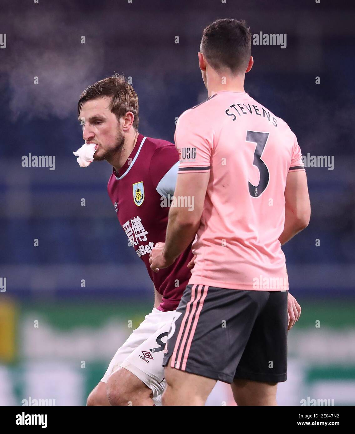 Chris Wood de Burnley joue avec une lèvre coupée pendant le match de la Premier League à Turf Moor, Burnley. Banque D'Images