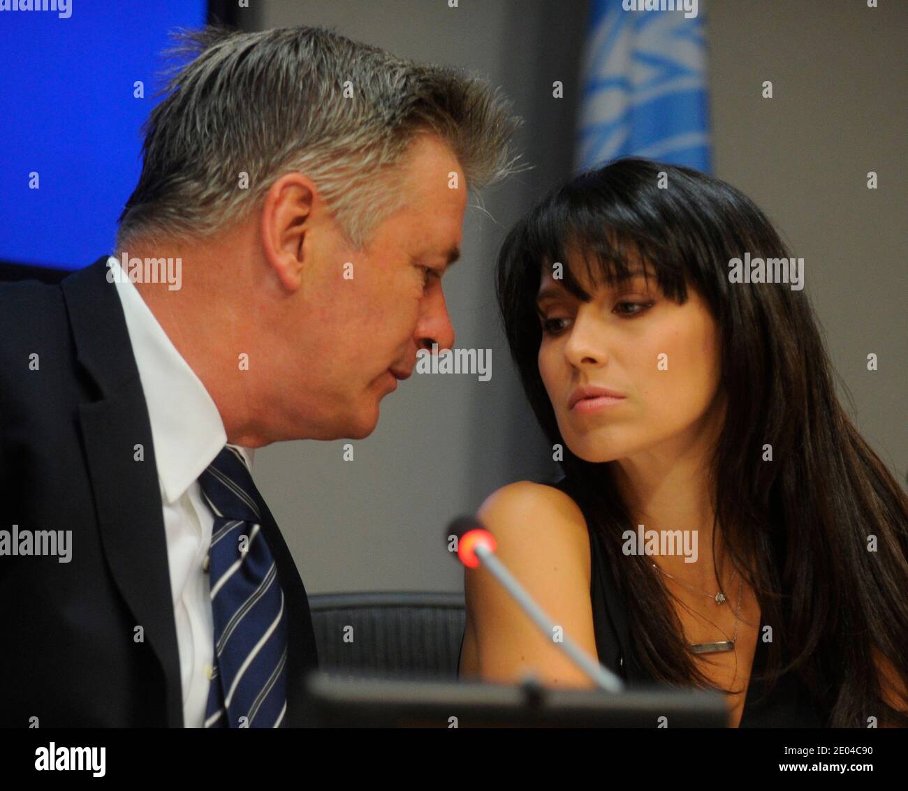 NEW YORK, NY - SEPTEMBRE 21 : Alec Baldwin et Hilaria Baldwin assistent à l'annonce des lauréats du Prix équateur 2015 aux Nations Unies le 21 septembre 2015 à New York. Personnes: Alec Baldwin, Hilaria Baldwin crédit: Hoo-me / MediaPunch Banque D'Images