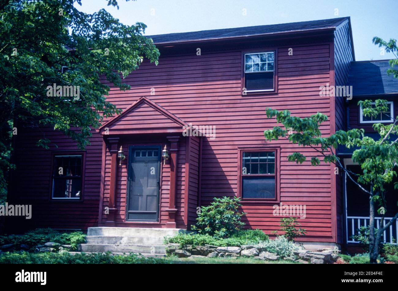 Maison de deux étages dans le Connecticut a récemment été peint, États-Unis Banque D'Images