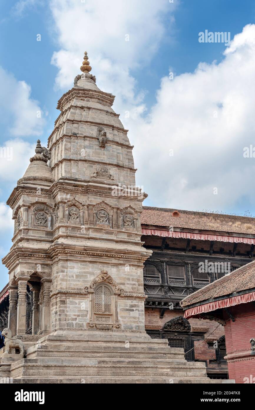 Voir à la Temple Siddhi Laxmi Shikara, Durbar Square, Bhaktapur, Vallée de Katmandou, Népal. Banque D'Images