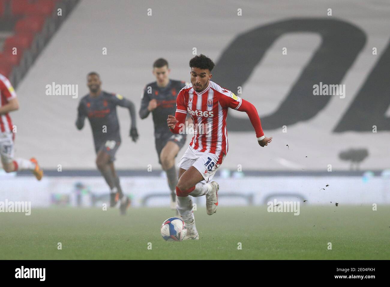 Stoke on Trent, Royaume-Uni. 29 décembre 2020. Jacob Brown de Stoke City fait une pause. EFL Skybet Championship Match, Stoke City et Nottingham Forest au stade Bet365 à Stoke on Trent, le mardi 29 décembre 2020. Cette image ne peut être utilisée qu'à des fins éditoriales. Utilisation éditoriale uniquement, licence requise pour une utilisation commerciale. Aucune utilisation dans les Paris, les jeux ou les publications d'un seul club/ligue/joueur.pic par Chris Stading/Andrew Orchard sports Photography/Alamy Live News crédit: Andrew Orchard sports Photography/Alamy Live News Banque D'Images