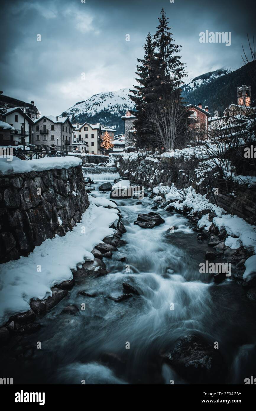 vue sur la rivière de ponte di legno Banque D'Images