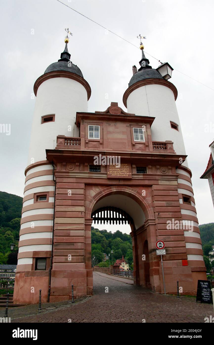 Karl-Theodor-Brücke, besser bekannt als Alte Brücke mit Brückentor, Heidelberg, Bade-Wurtemberg, Allemagne Banque D'Images