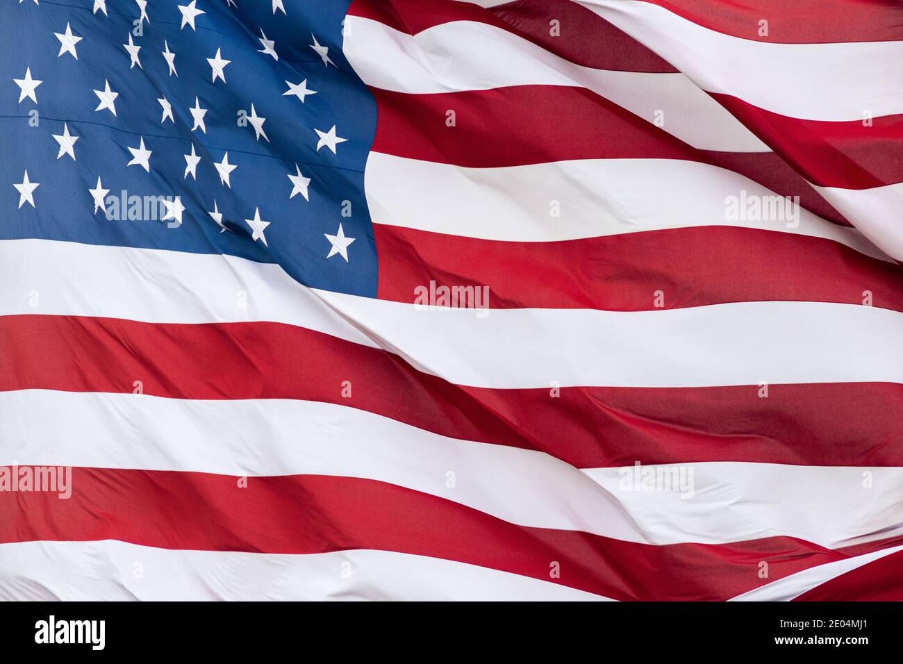 Le drapeau américain s'affiche sous le vent Banque D'Images