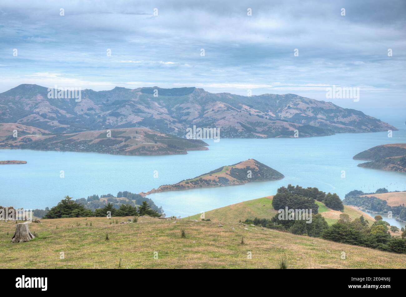 Péninsule d'Onawe près d'Akaroa à l'intérieur de la péninsule de Banks, Nouvelle-Zélande Banque D'Images