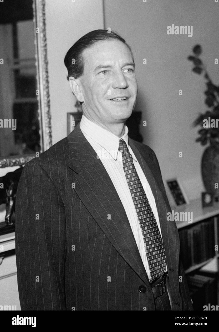 Photo du dossier datée du 8/11/1955 de Harold 'Kim' Philby, un des anneaux de Cambridge des espions soviétiques. Les responsables craignaient que le KGB ne se propose d'utiliser le célèbre double agent Philby pour mener une campagne de propagande contre le gouvernement travailliste d'Harold Wilson, selon des documents récemment publiés. Banque D'Images