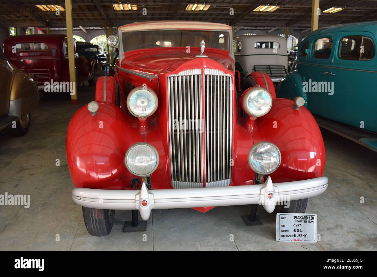 16 novembre 2020, Auto World Vintage car Museum. Ahmedabad, Gujarat, Inde. BERLINE cabriolet PACKARD 120, ANNÉE 1937 Banque D'Images