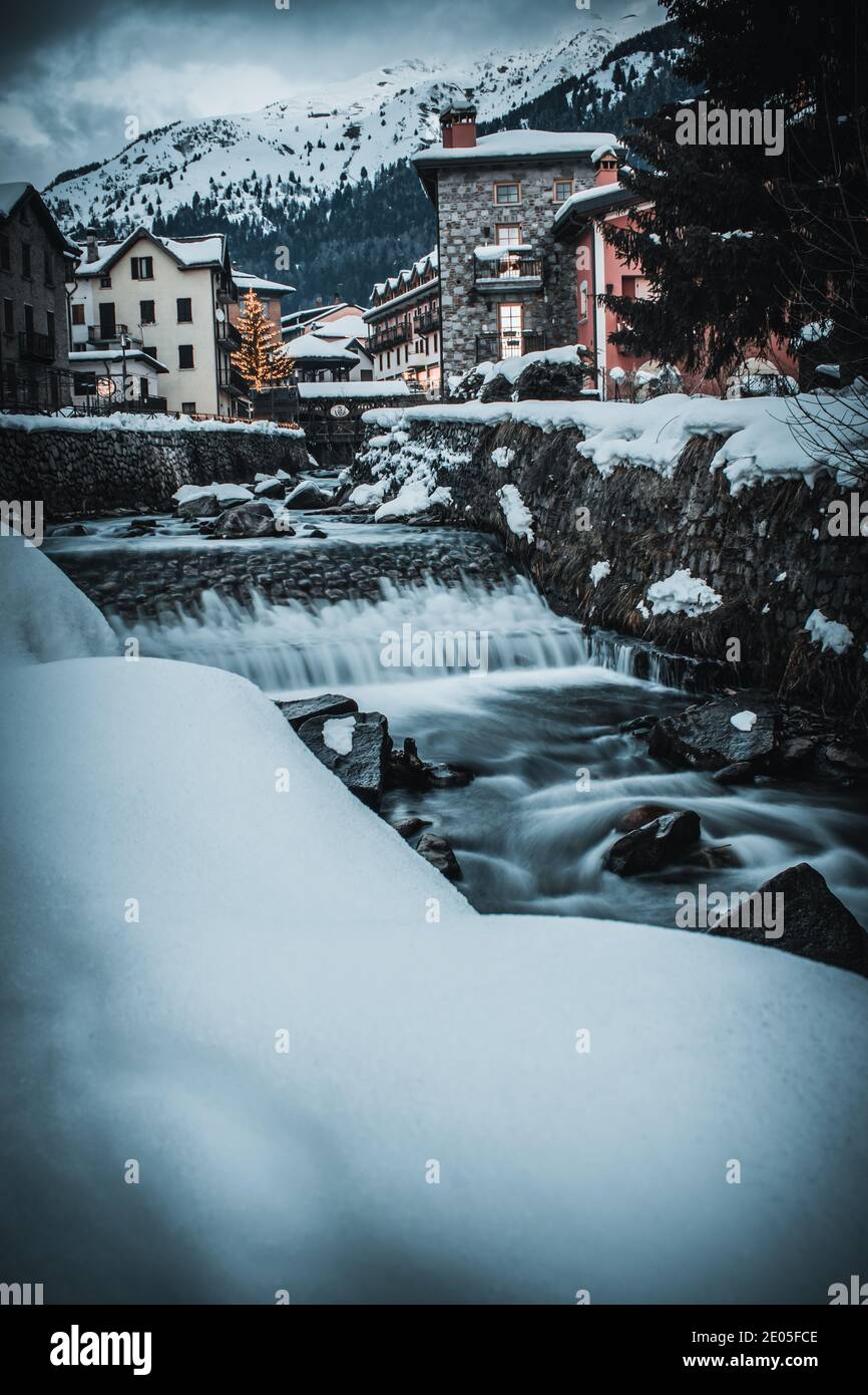 vue sur la rivière de ponte di legno Banque D'Images