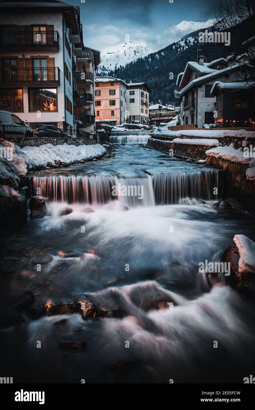 vue sur la rivière de ponte di legno Banque D'Images