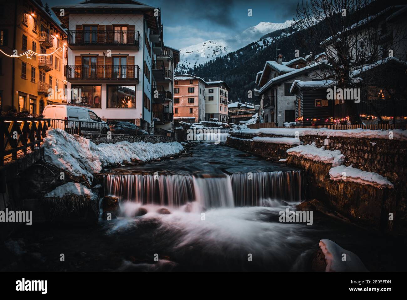vue sur la rivière de ponte di legno Banque D'Images