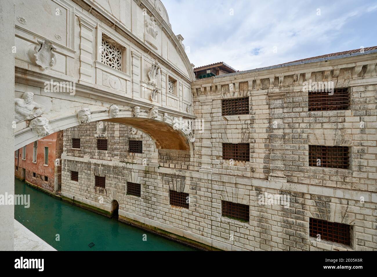 Pont des Soupirs, Ponte dei Sospiri relie la nouvelle prison (Prigioni Nuove) aux salles d'interrogatoire du palais ducal, Venise, Vénétie, Italie Banque D'Images