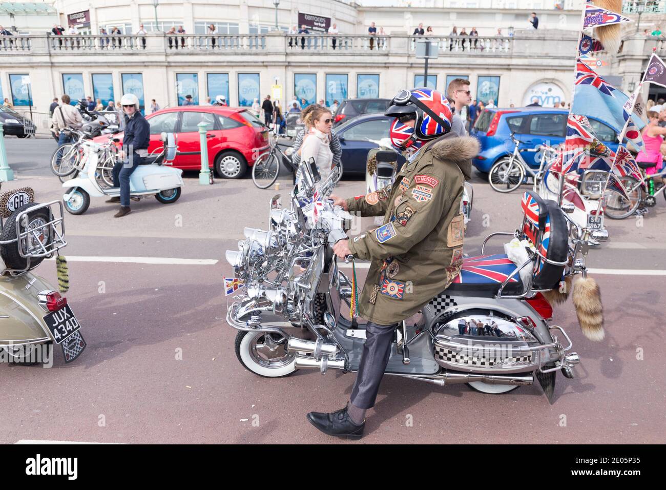 Brighton mod sur un scooter Banque D'Images