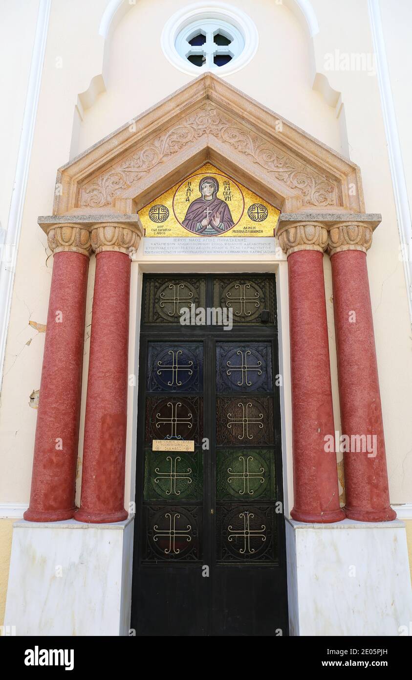 KOS,GRÈCE-MAI 12:la porte du tremblement de terre a endommagé l'église orthodoxe grecque.mai 12,2019 À Kos, Grèce Banque D'Images