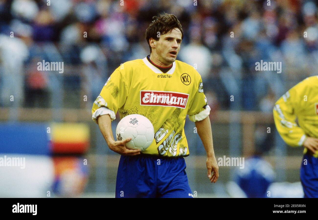 Firo football: Archive photos saison 1993/1994 1er Bundesliga: 19.03.1994. 26.matchday FC Schalke 04 - KARLSRUHER SC, KSC 2: 0 Edgar Schwitht, KSC | utilisation dans le monde entier Banque D'Images