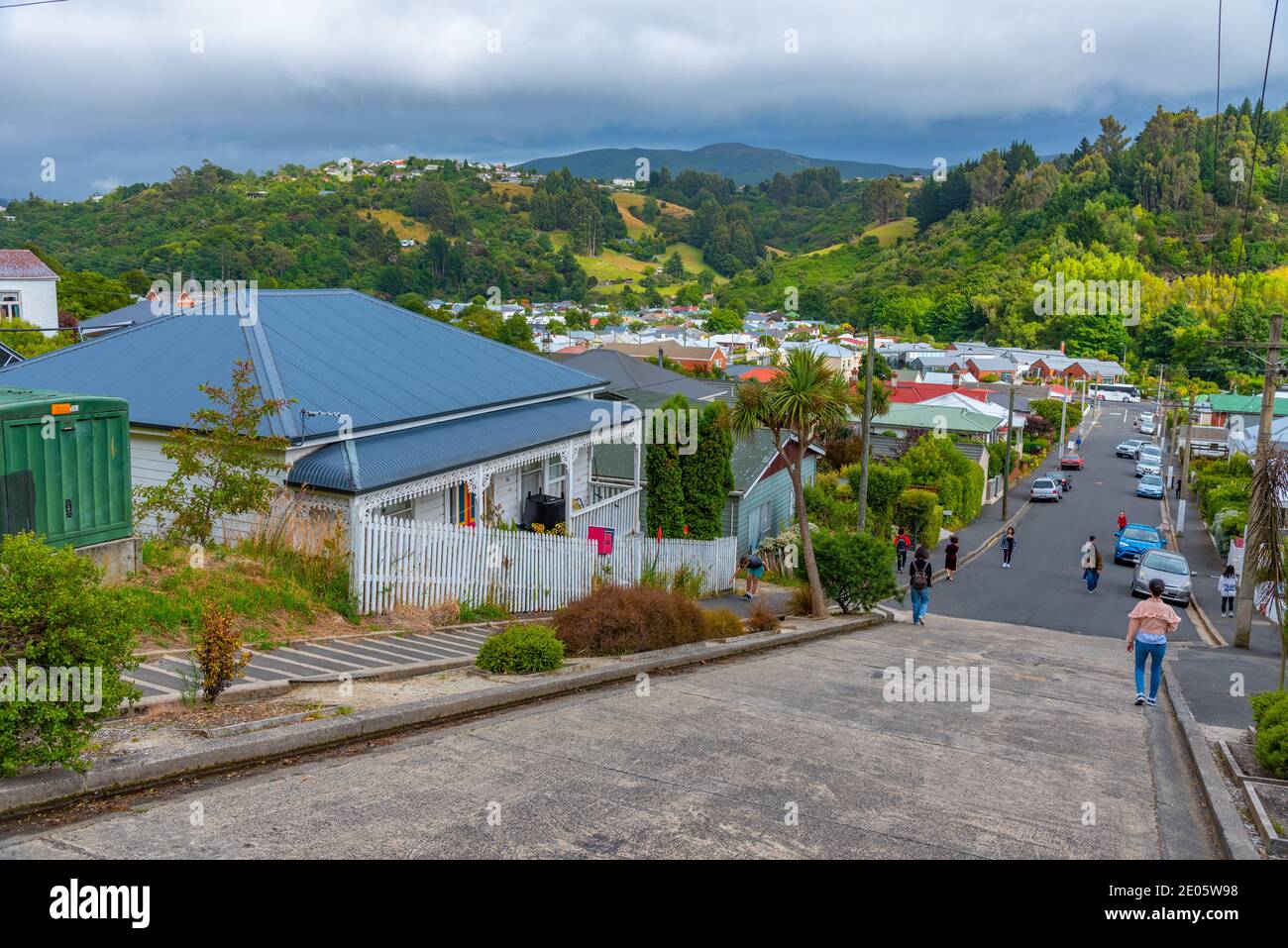 DUNEDIN, NOUVELLE-ZÉLANDE, 25 JANVIER 2020: Baldwin Street - la rue la plus raide du monde, à Dunedin, Nouvelle-Zélande Banque D'Images