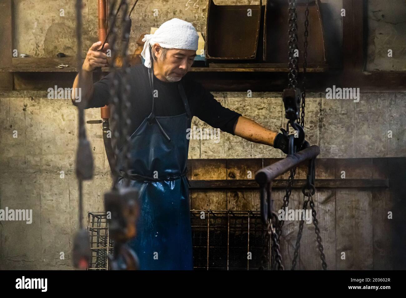 Yasuhisa Serizawa dans Nishiizu-Cho la fabrication Katsuobushi, Shizuoka, Japon Banque D'Images